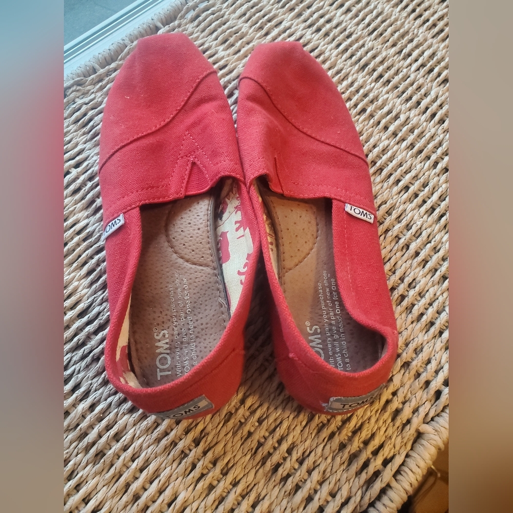 Red Toms size W7